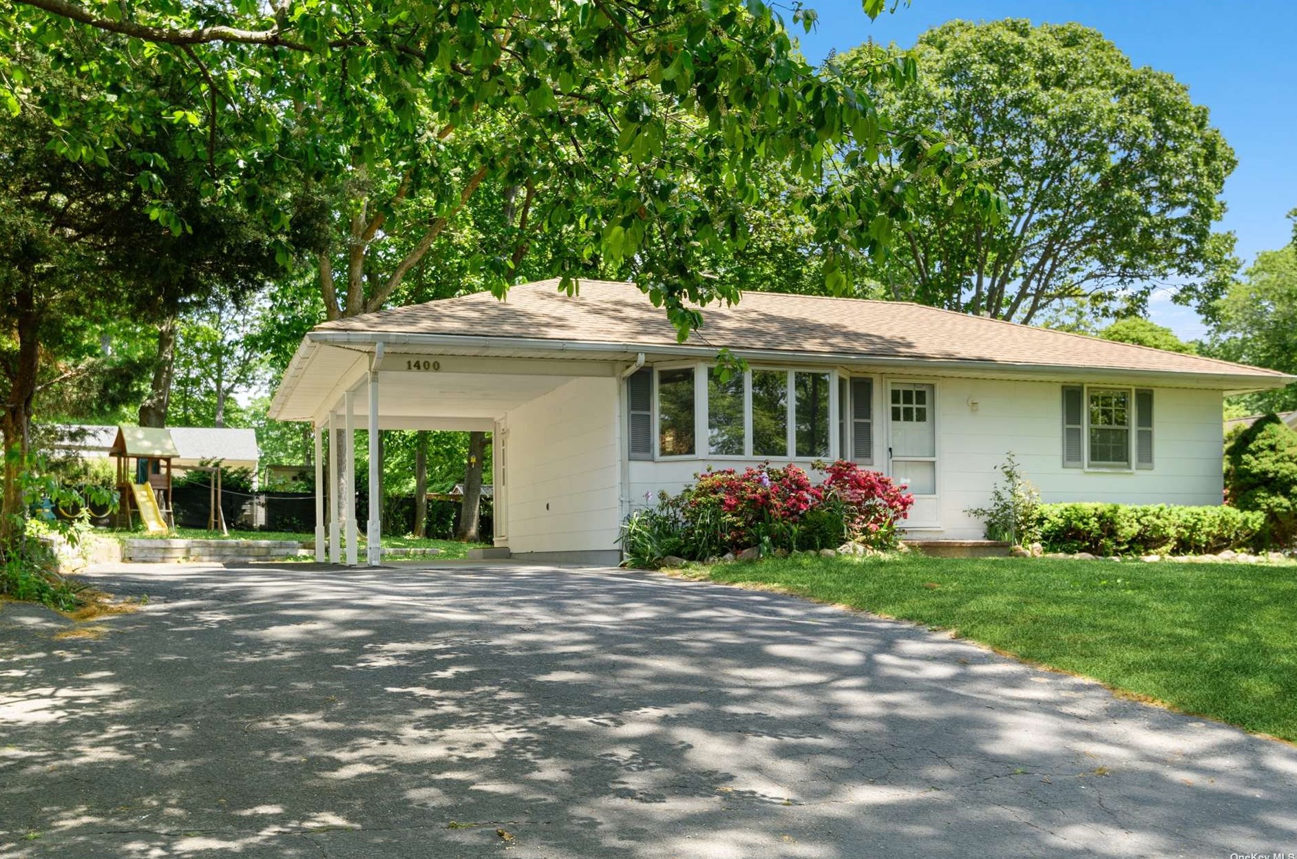 1400 Westview Dr, Mattituck, NY 11952-2949