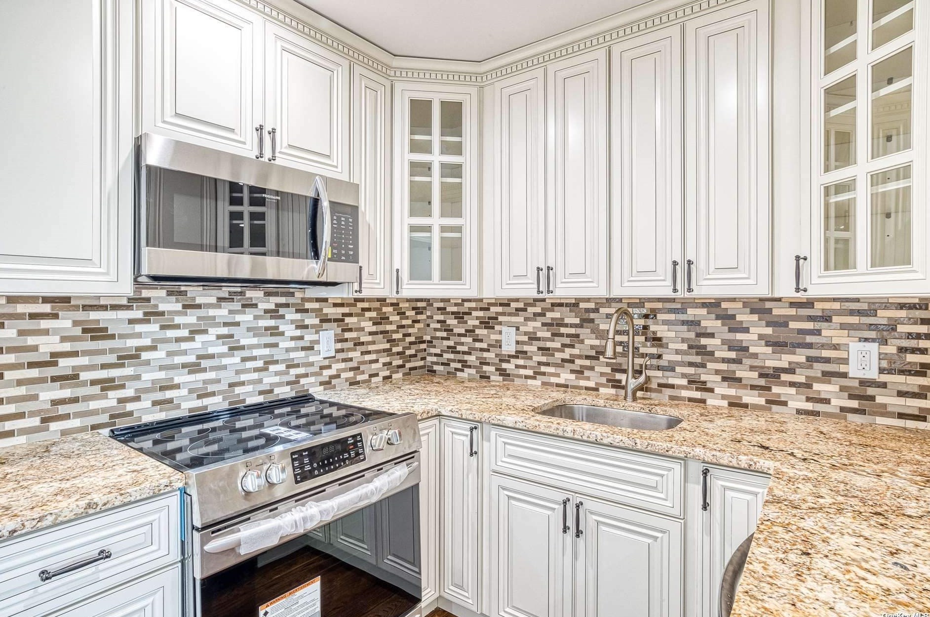 2 Bell Ct, North Bellmore, NY 11710