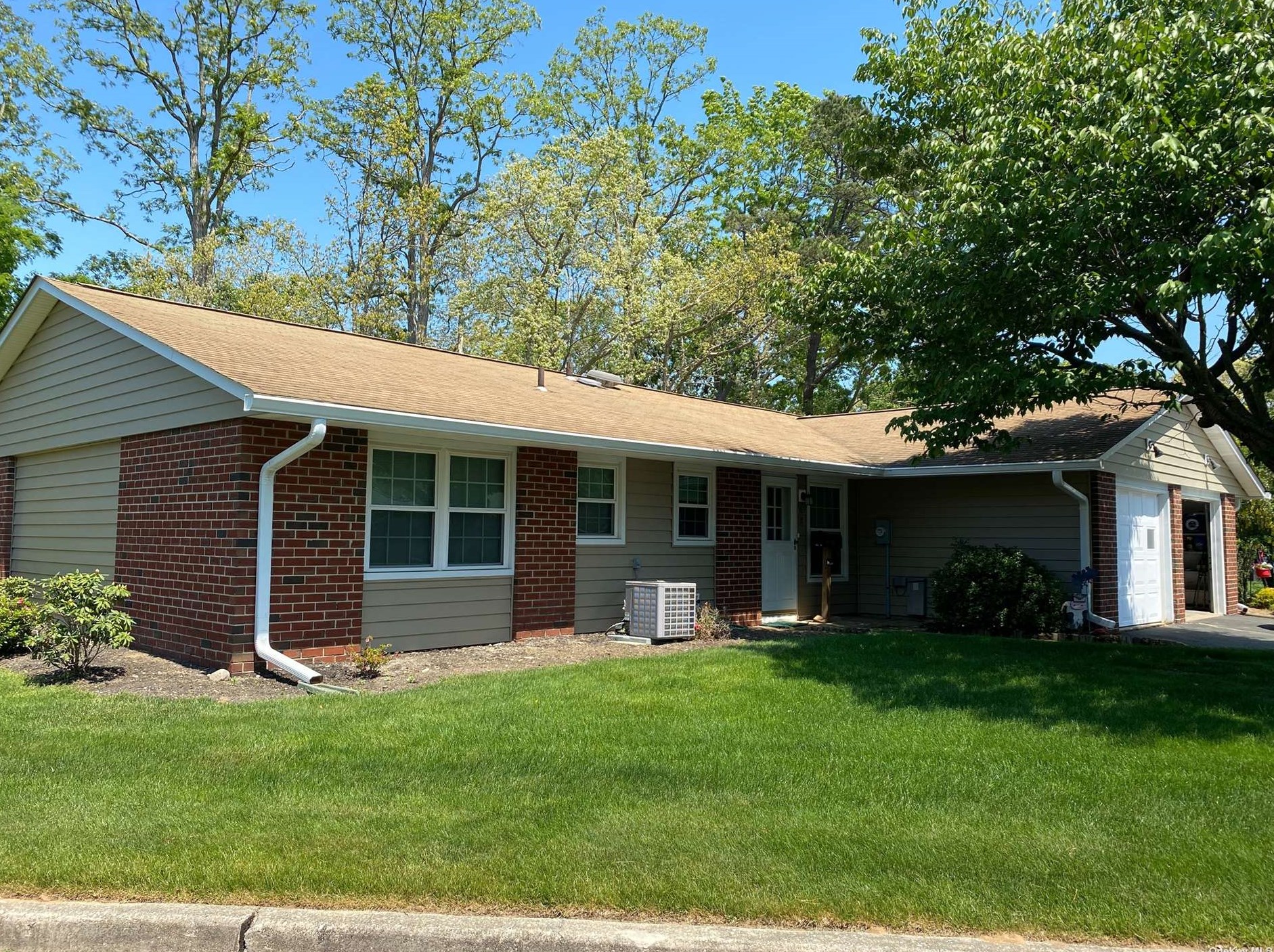 103 Eastbourne Ct Unit B, Panamoka, NY