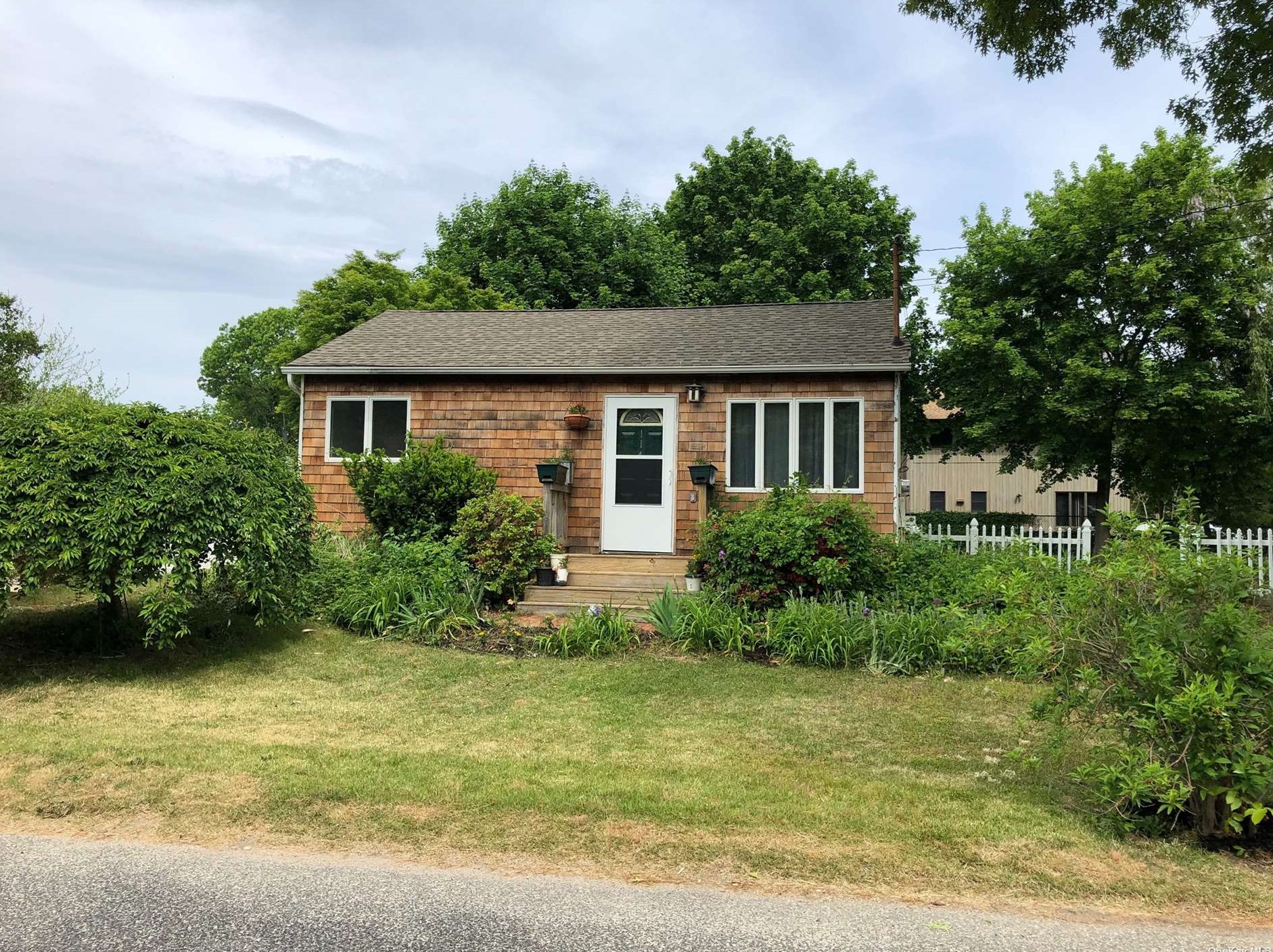 114 19th St, Wildwood, NY 11792-1930