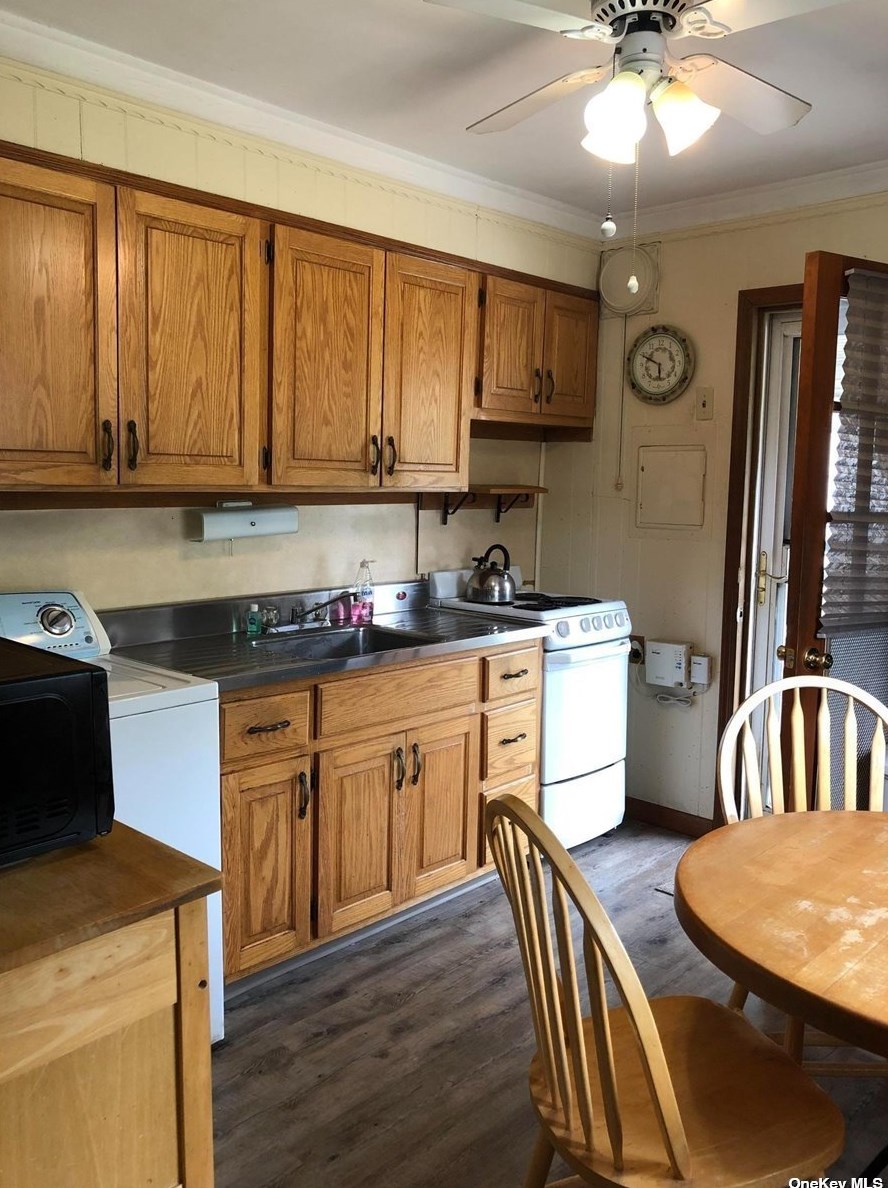 34 Shelter Ln, Plainedge NY  11756-1209 exterior