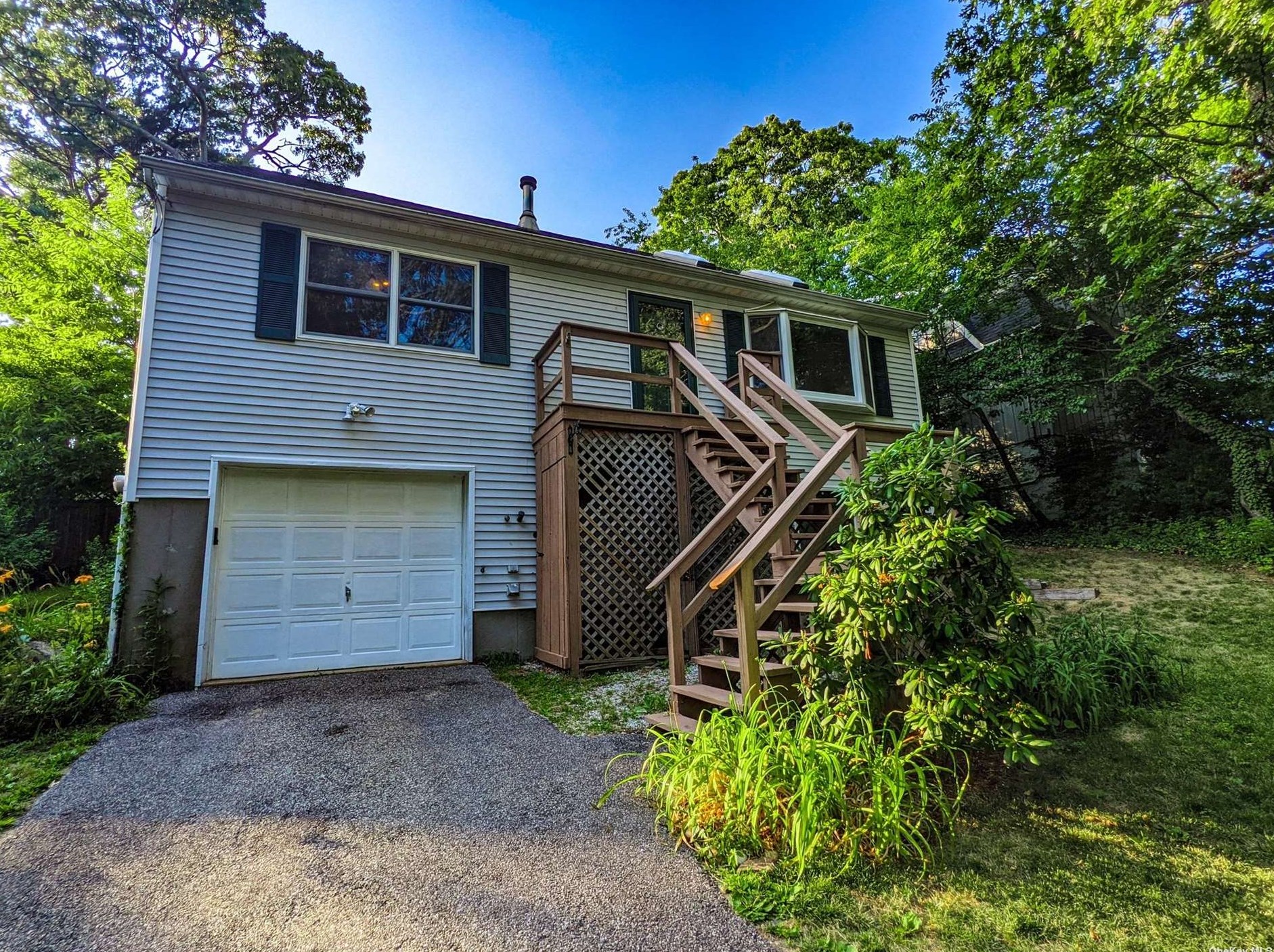 59 Jamaica Dr, Scotts Beach, NY 11789