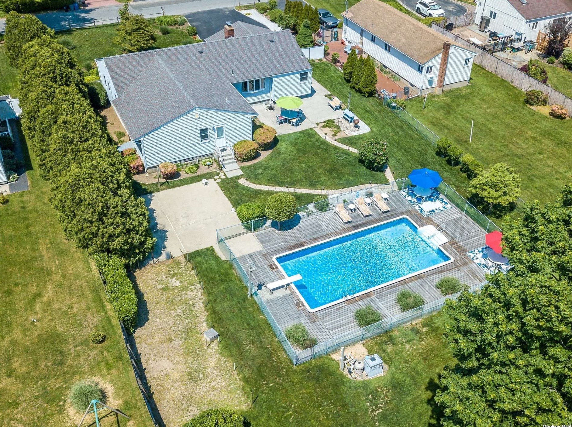 56 Prospect Dr, Pine Air, NY 11717-2309