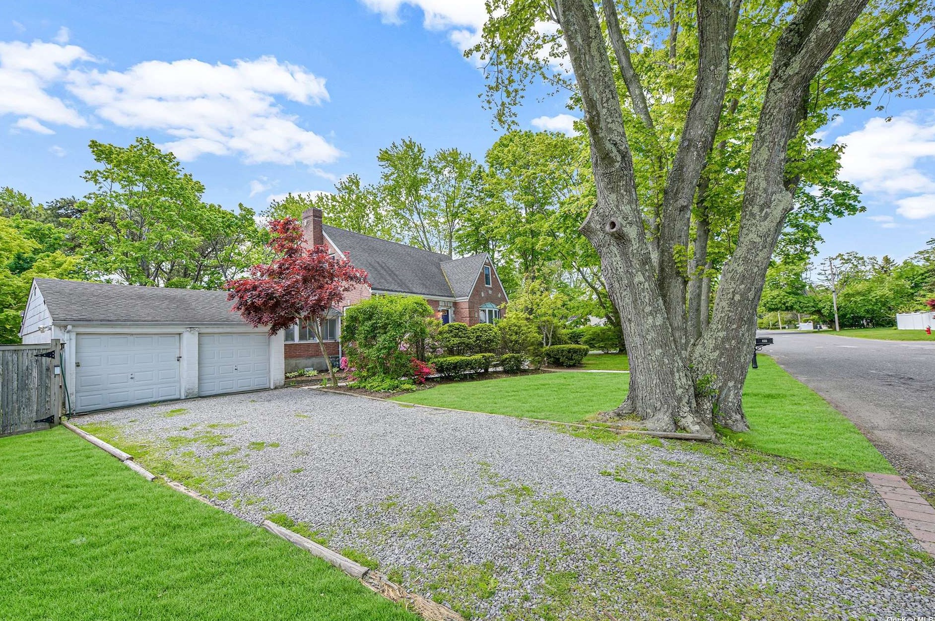 30 Mckinley St, Pine Air, NY 11717-2923