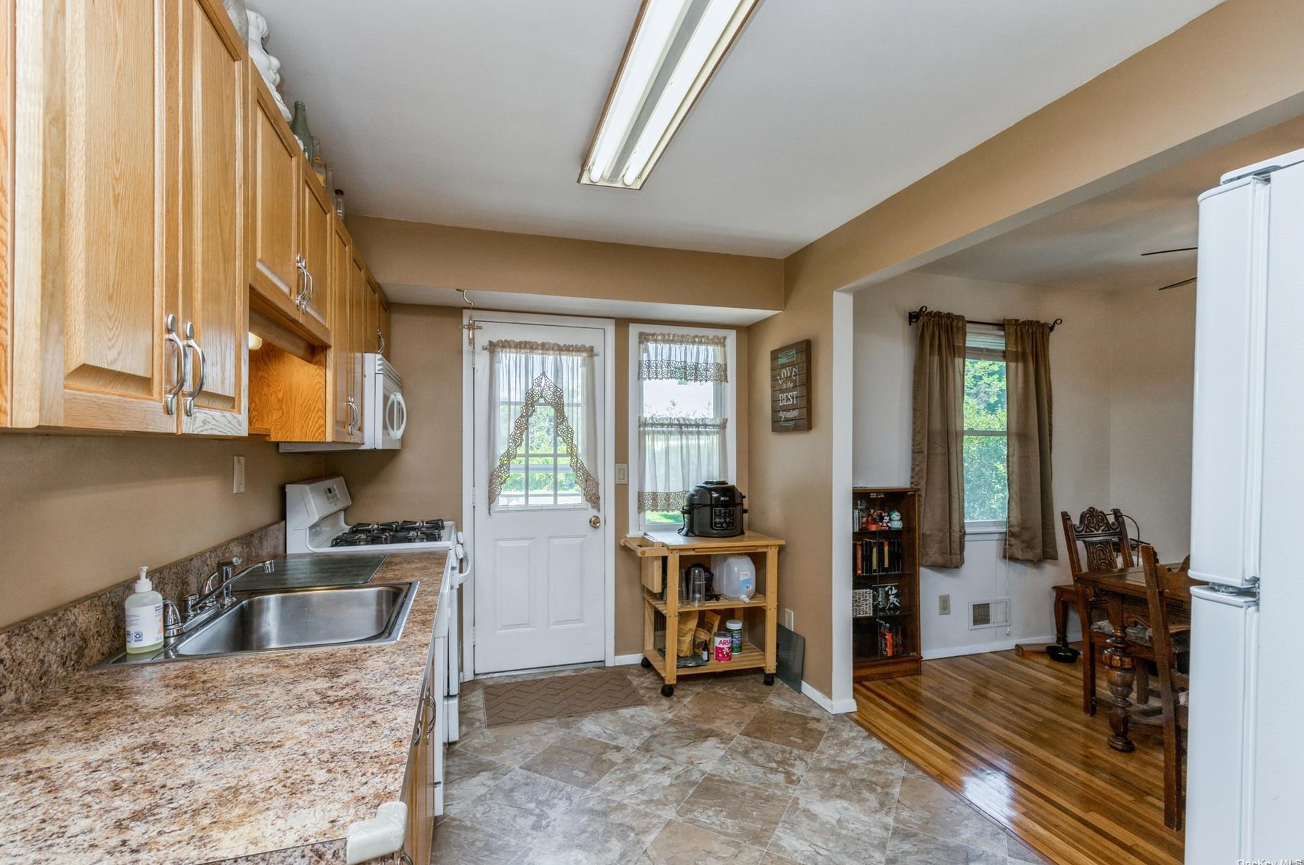 228 Catherine St, Elwood, NY 11731