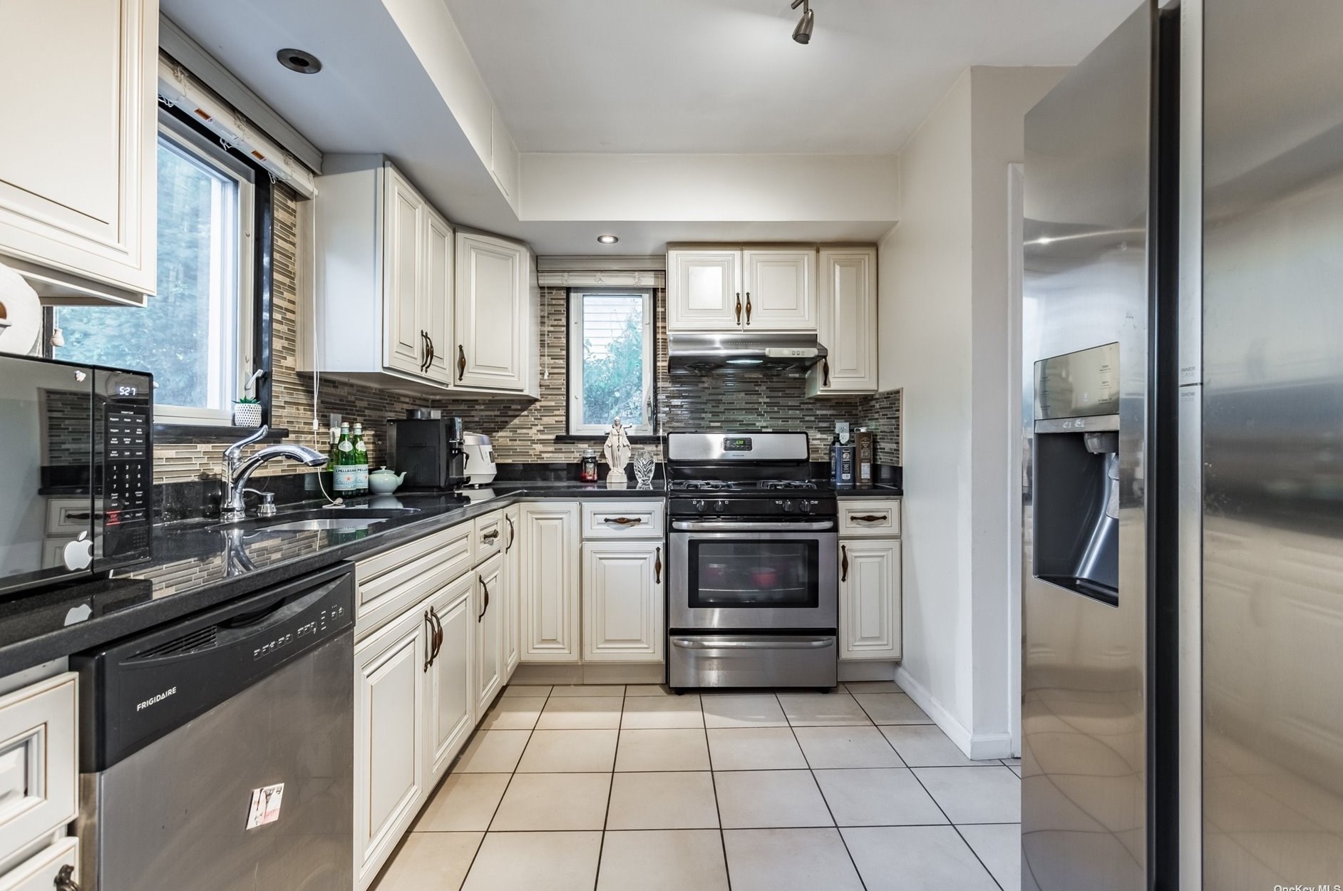 255-05 Iowa Rd, Flushing NY  11362-1424 exterior