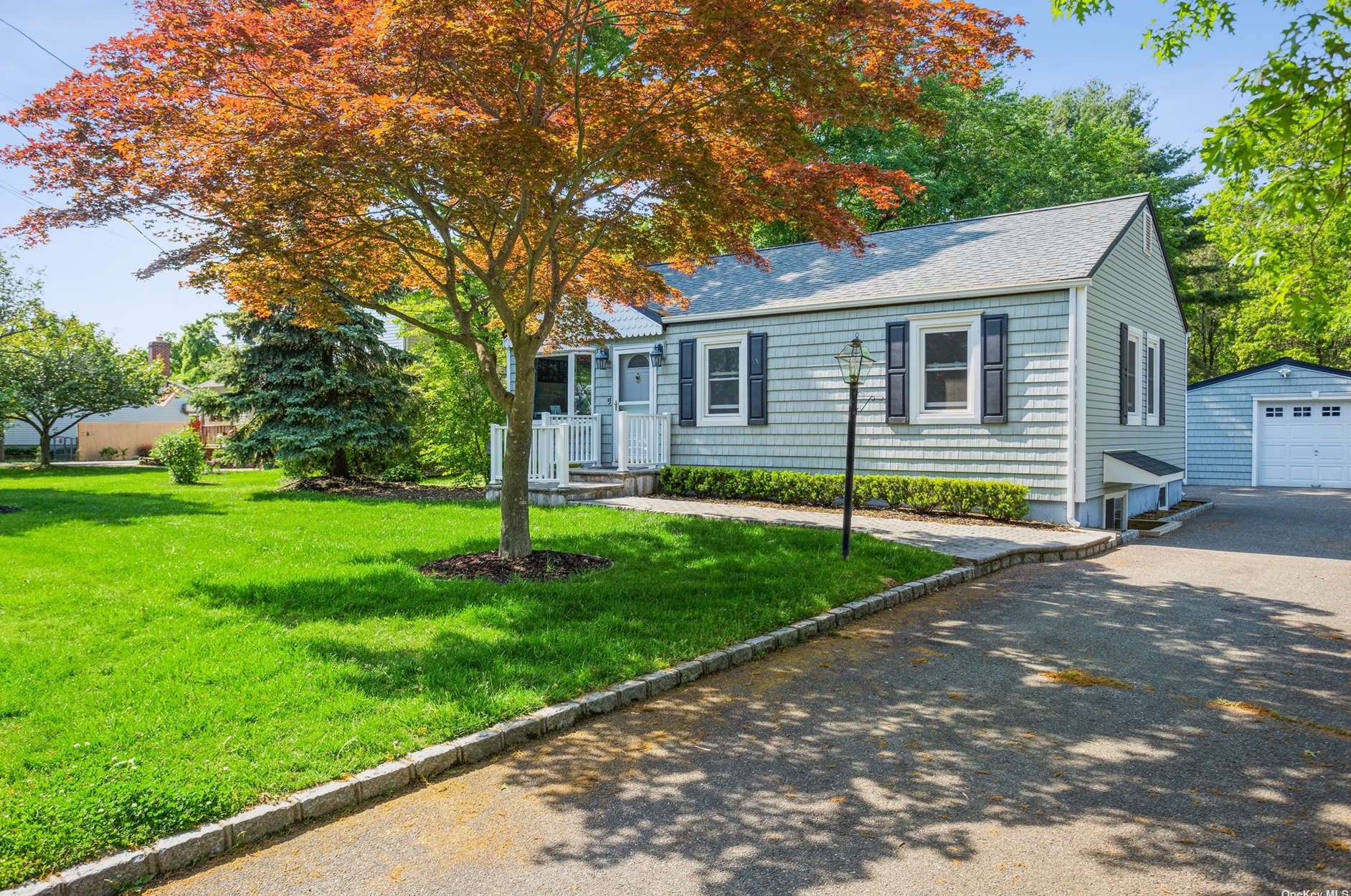 143 Robinson Ave, Gordon Heights, NY 11763-2531