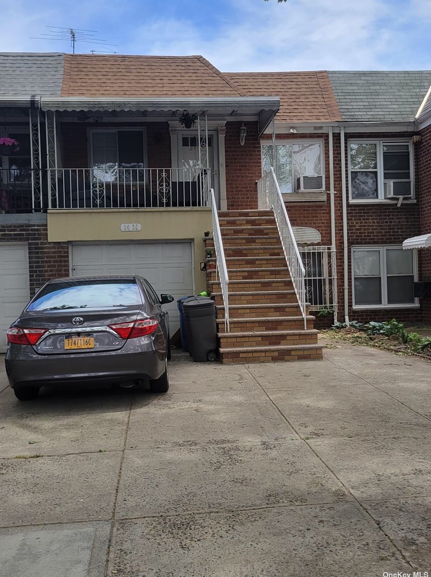 24-35 78th St, Flushing, NY 11370-1308