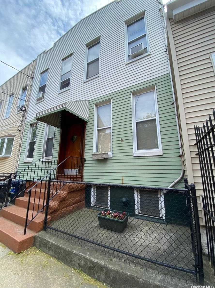 60-12 67th Ave, Flushing, NY 11385-4439