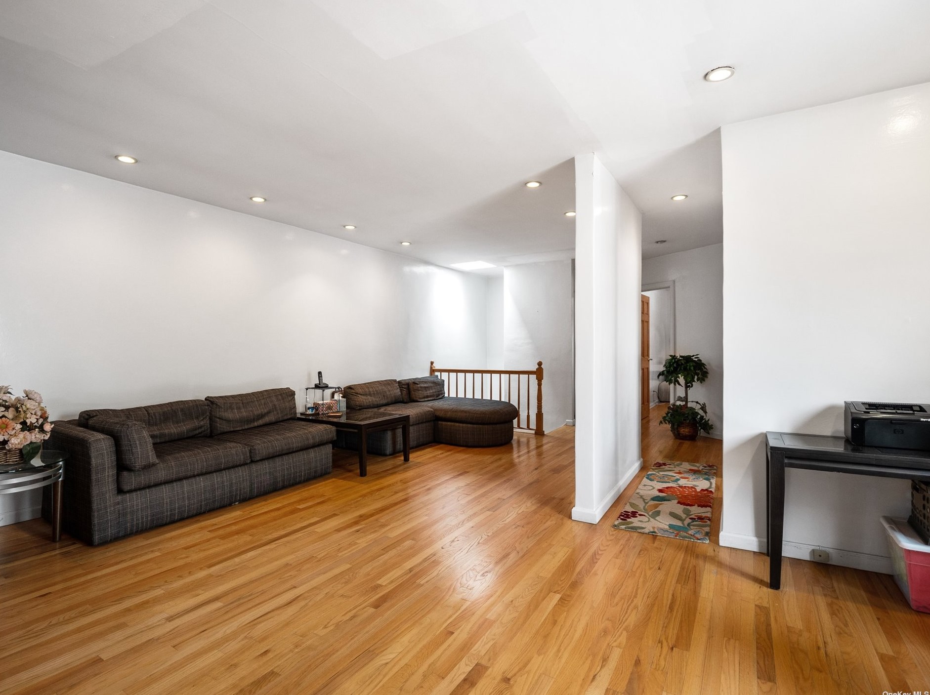 57-02 84th St, Flushing, NY 11373-1604