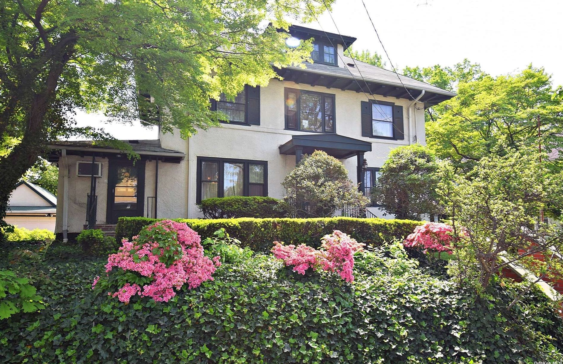 33-25 162nd St, Flushing, NY 11358-2042