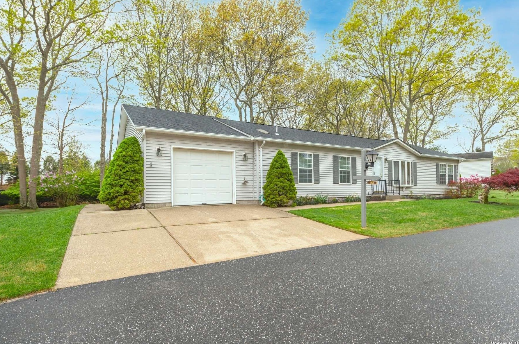 140722 Middle Rd, Baiting Hollow, NY 11933