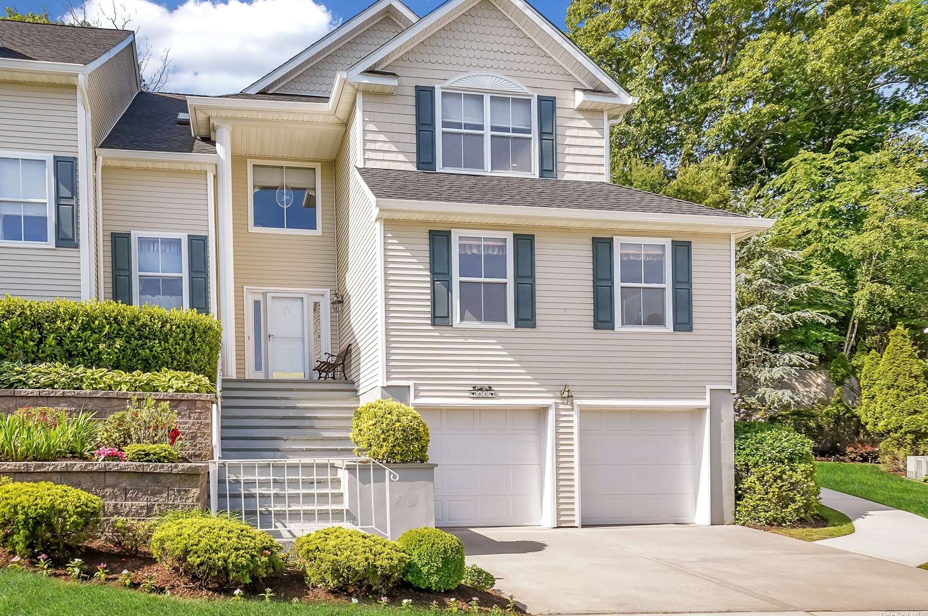 23 Vantage Ct, Prt Jefferson Station, NY 11777-2242