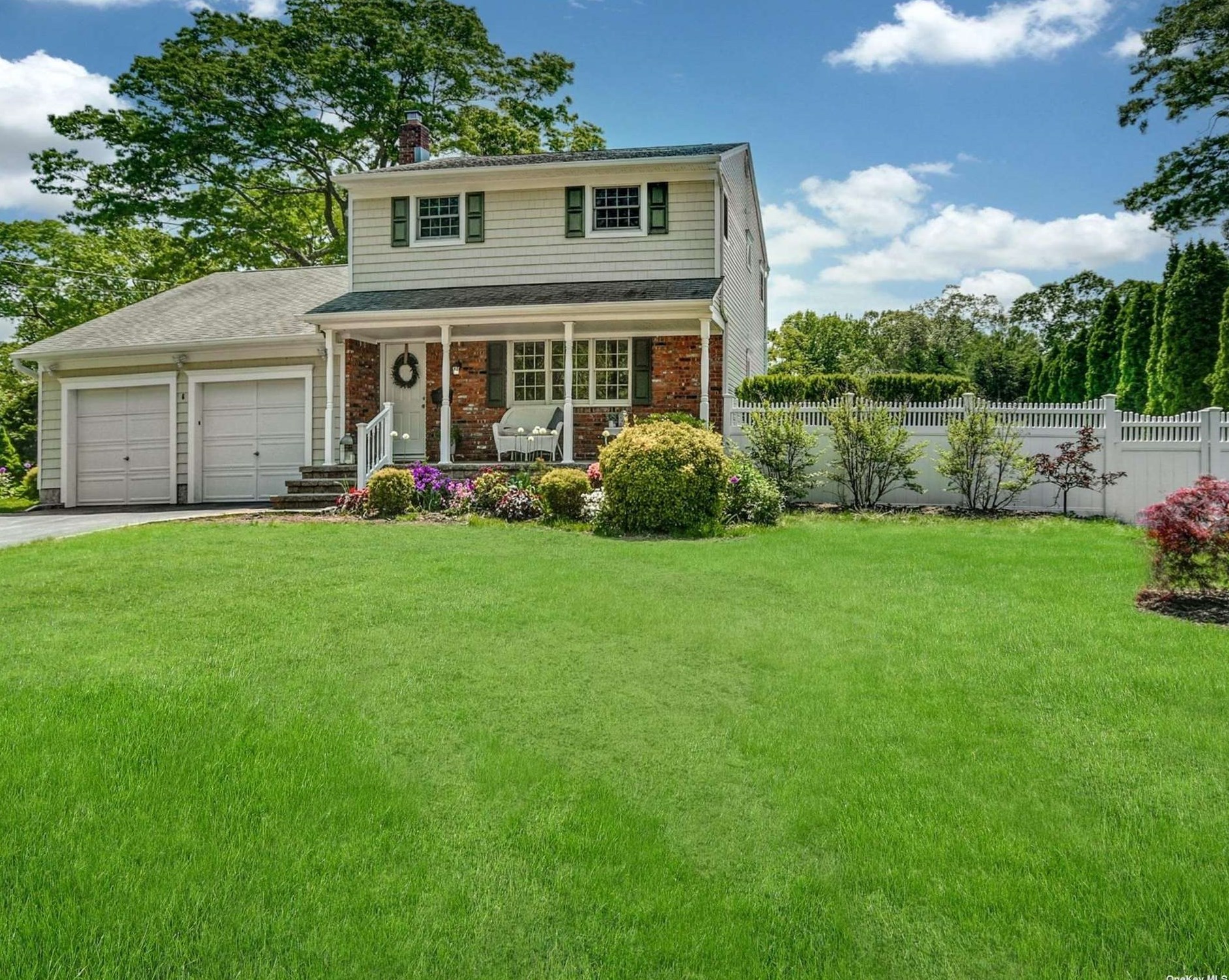 6 Cortland Ct, Huntington Station, NY 11746