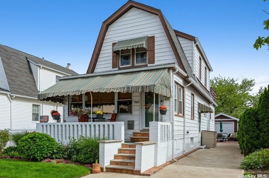 438 Olive St, East Atlantic Beach, NY 11561-3607