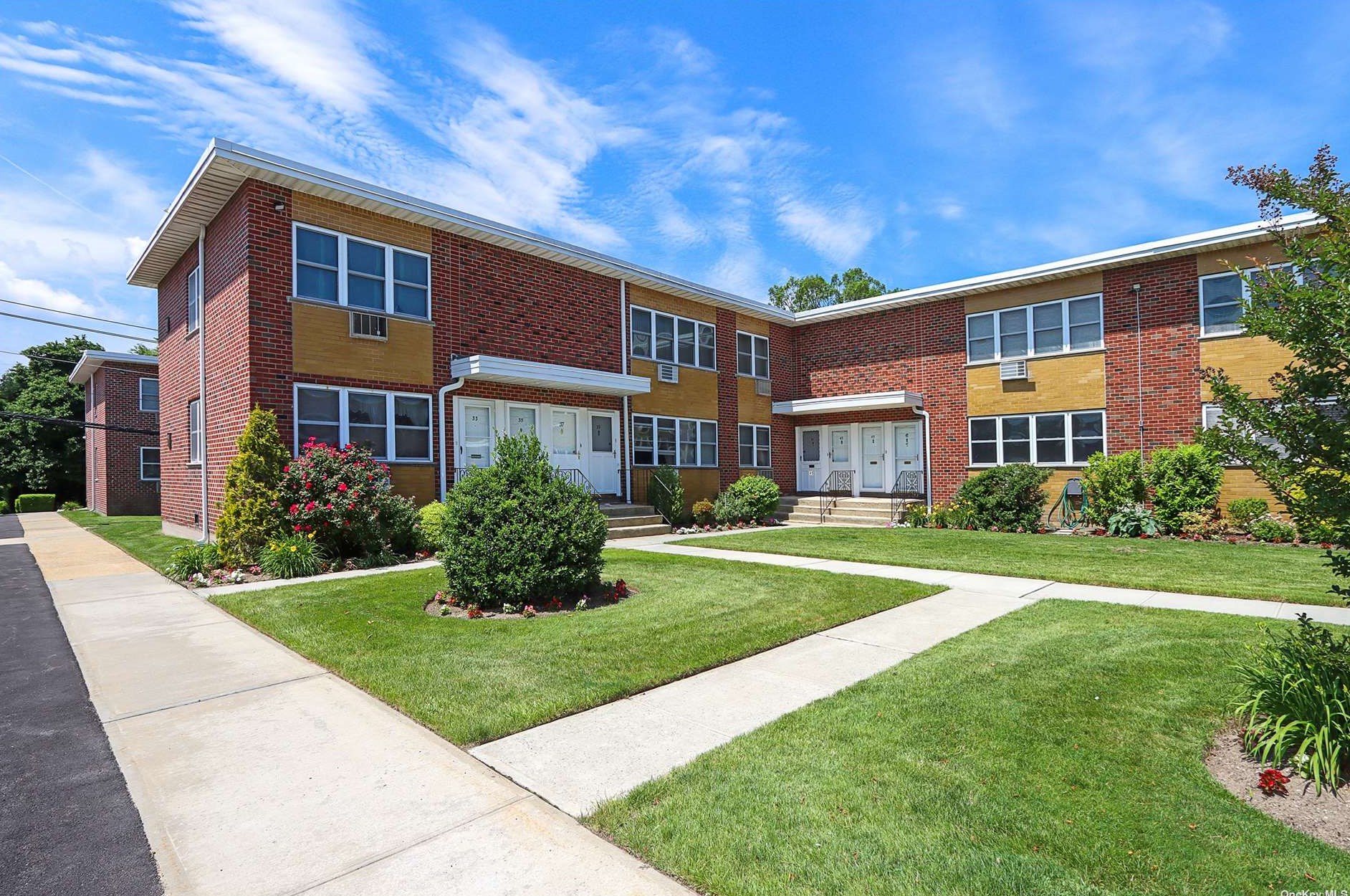 45 Farber Dr #45, Babylon, NY 11704