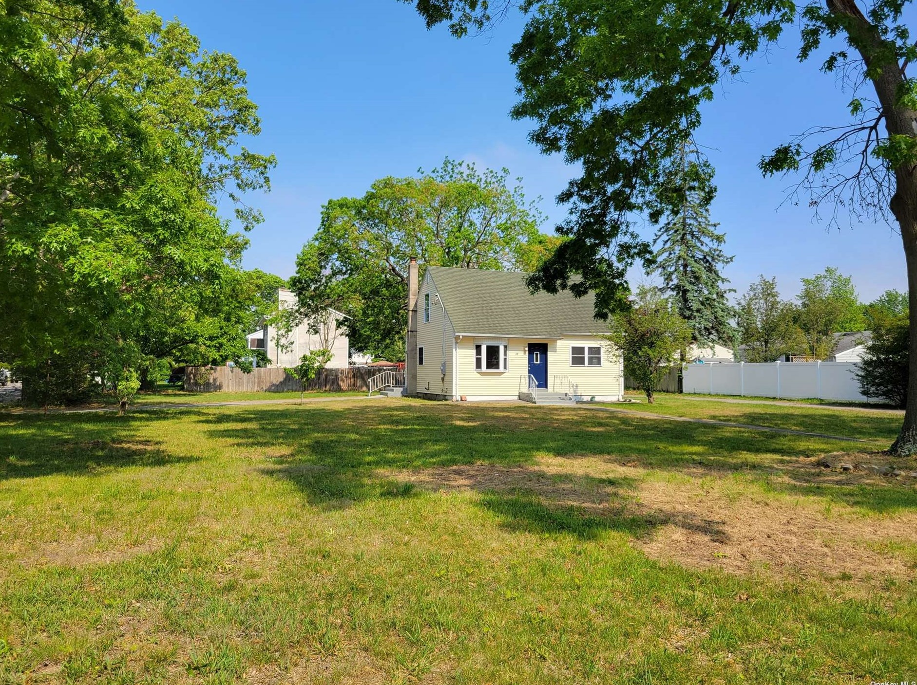 451 Grand Blvd, Pine Air, NY 11717