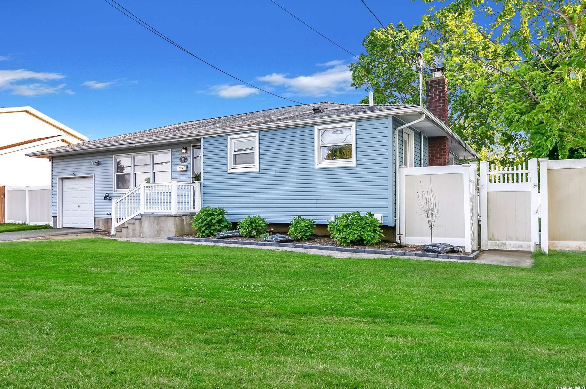 60 Faulkner Ave, Babylon, NY 11703