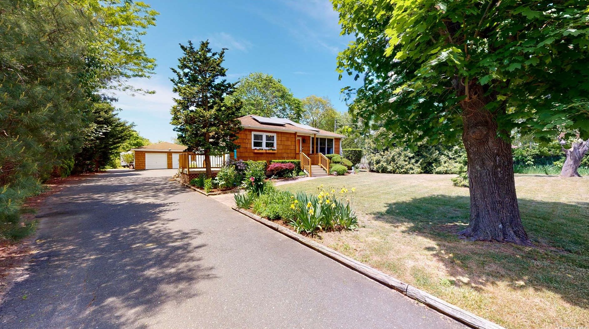 250 Chichester Ave, Center Moriches, NY 11934