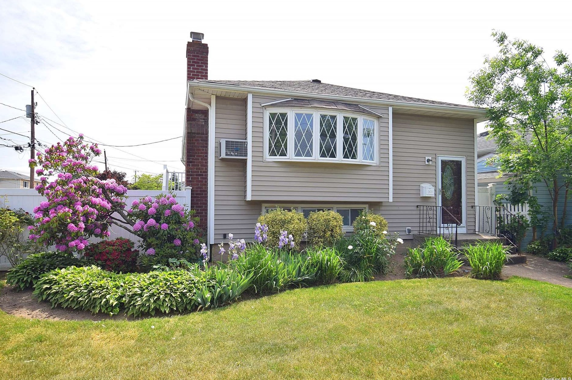 2670 Corner Ln, North Bellmore, NY 11710