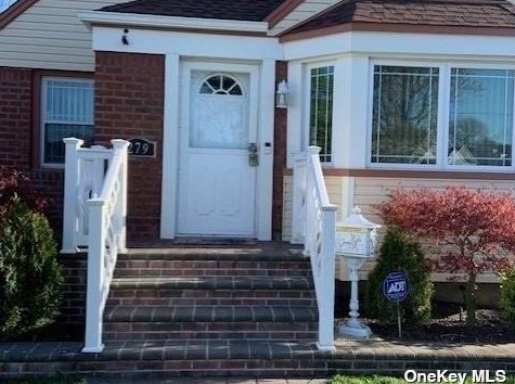 279 S King St, Floral Park, NY 11003