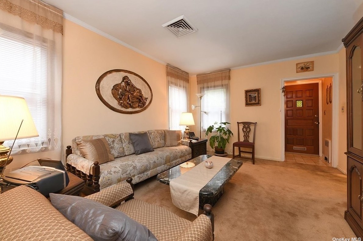56-20 203rd St, Flushing, NY 11364-2331