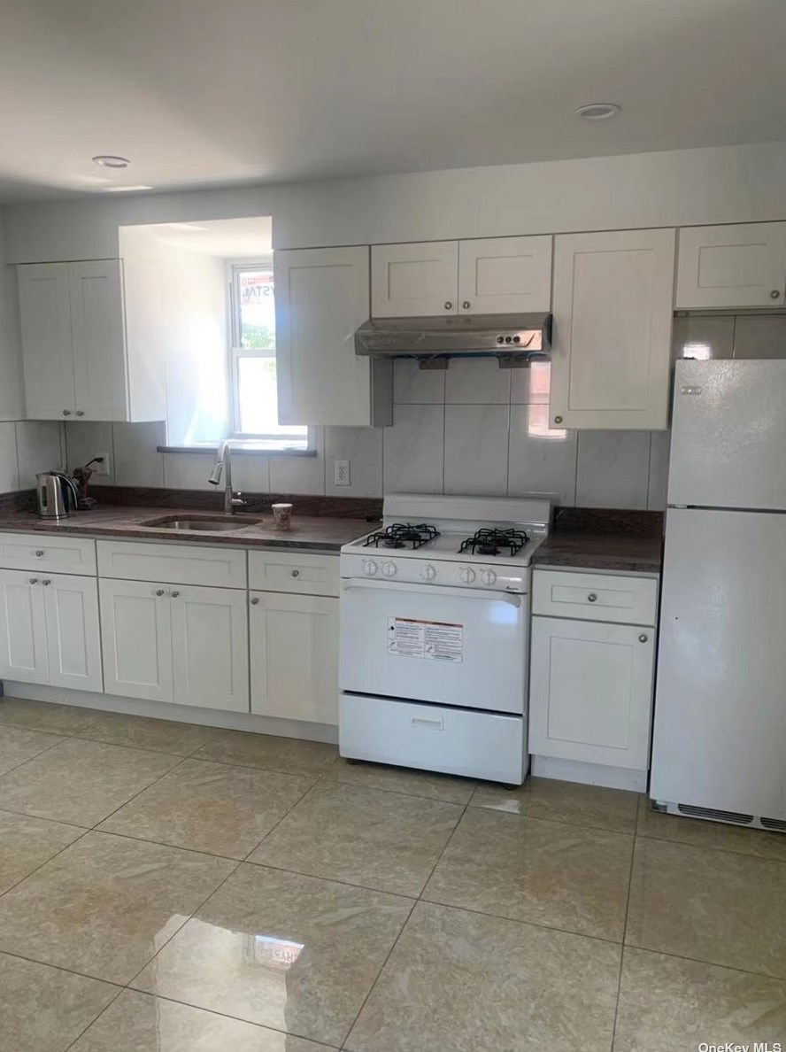 18-25 College Point Blvd, Flushing NY  11356-1138 exterior
