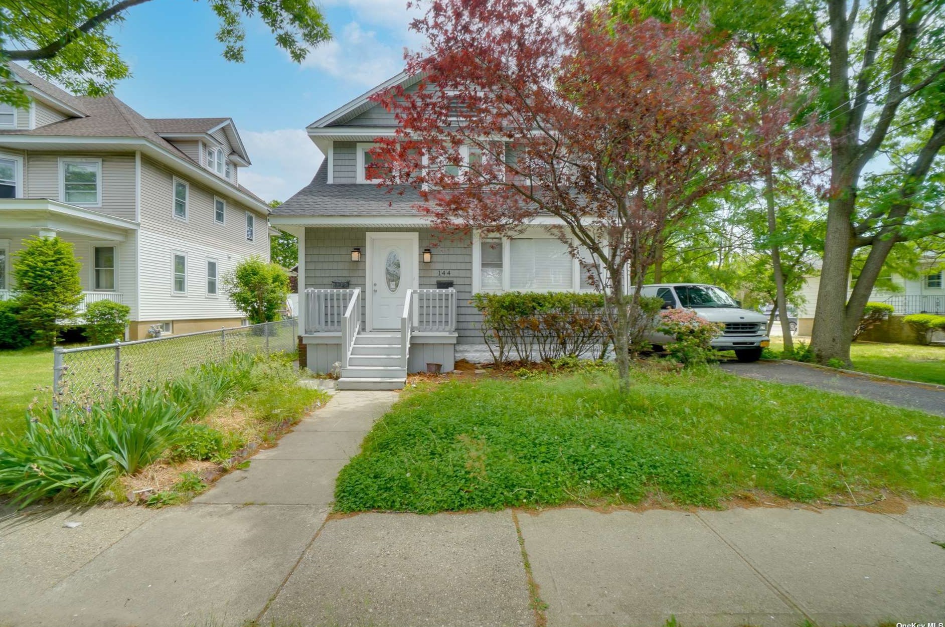 144 Hempstead Ave, Lynbrook, NY 11563