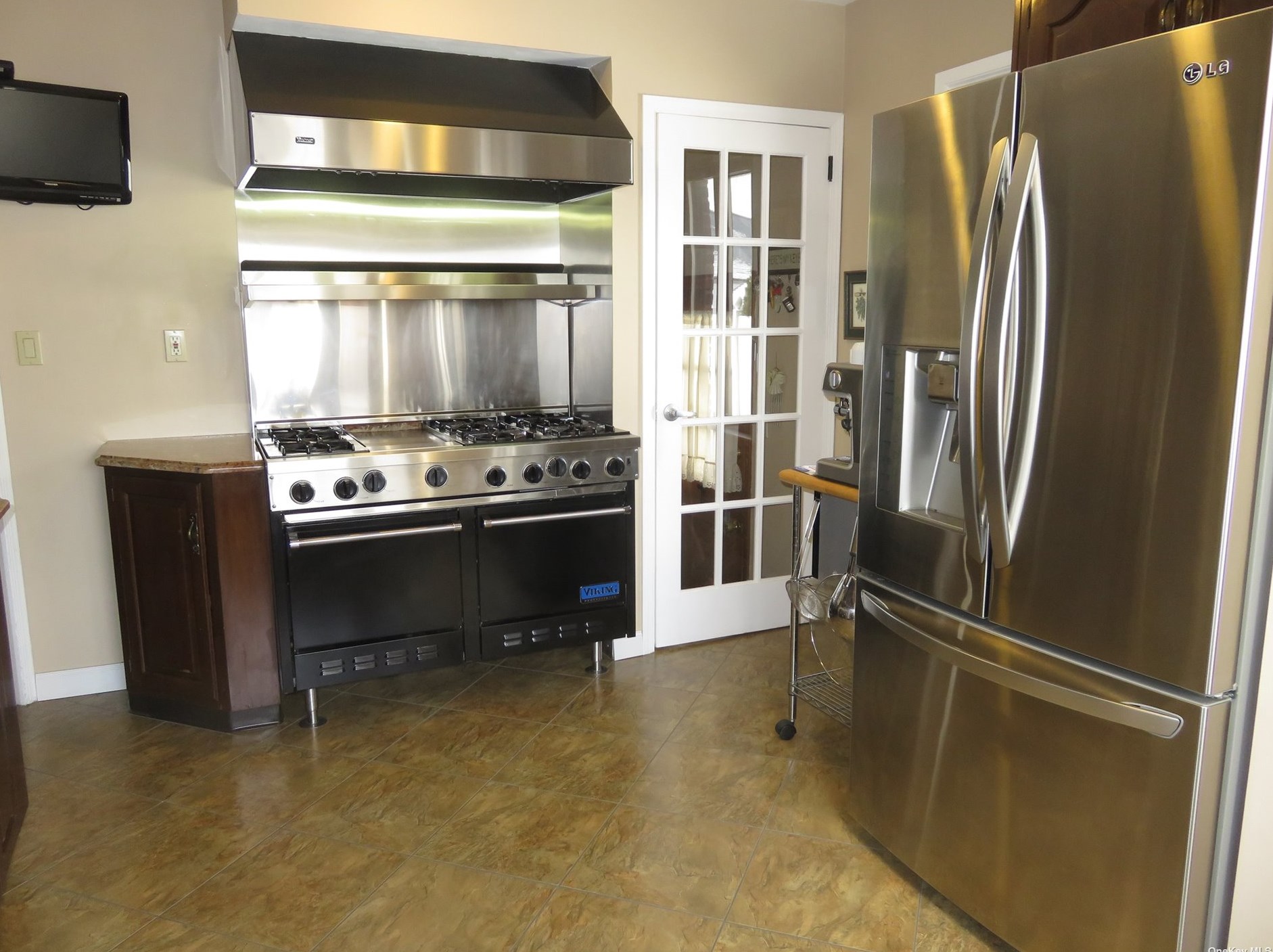 173 Madison St, Franklin Square, NY 11010-2426