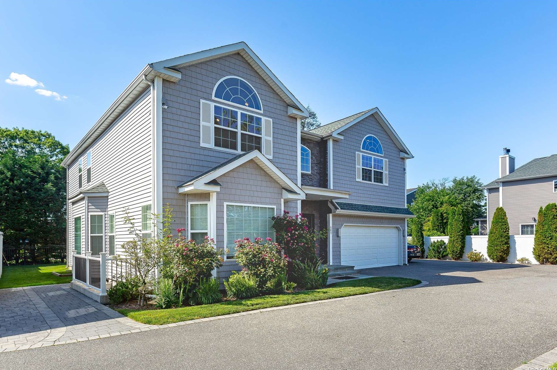 609 The Plain Rd, Westbury, NY 11590