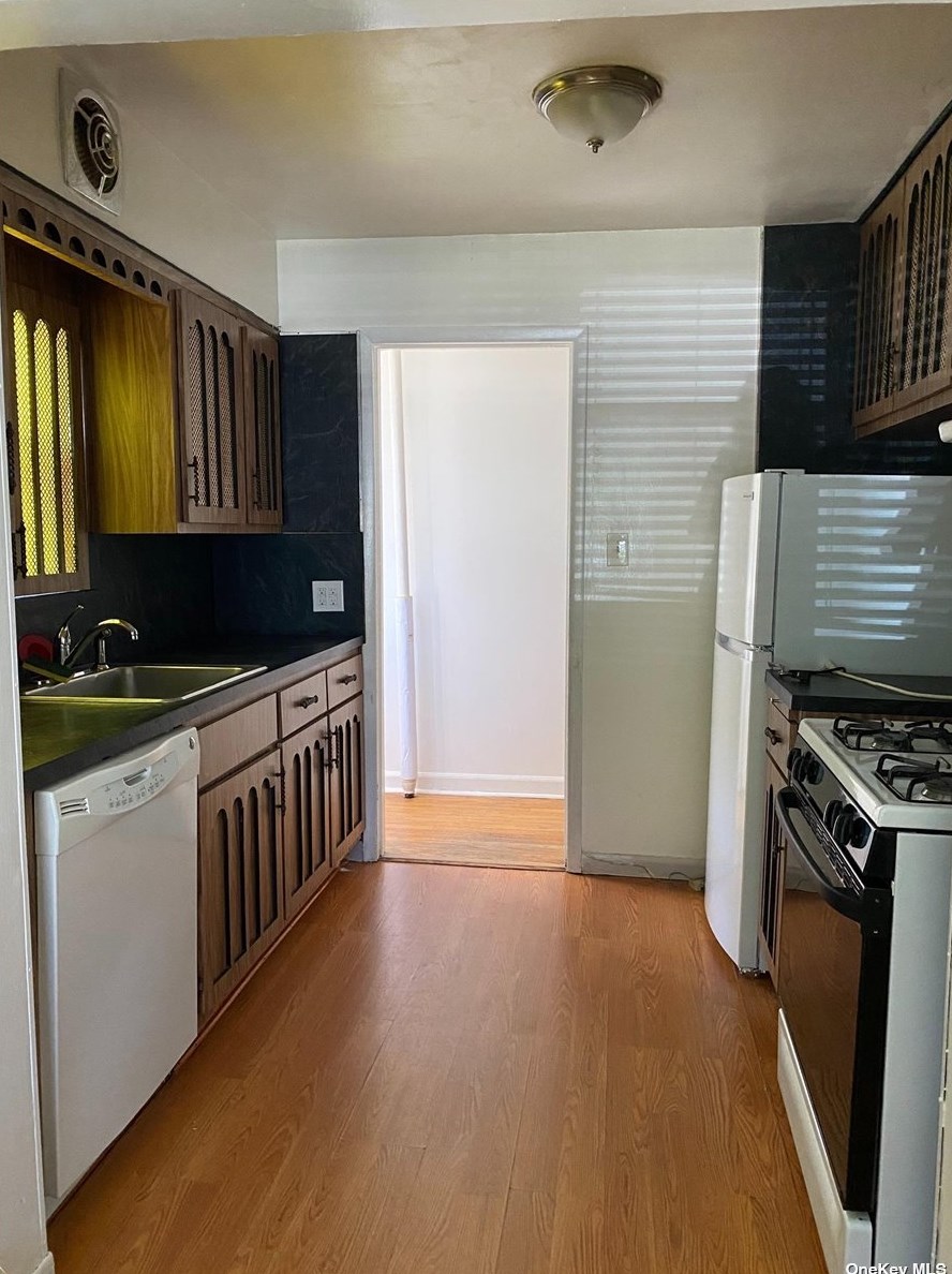 19 Belmont Blvd, Floral Park, NY 11003