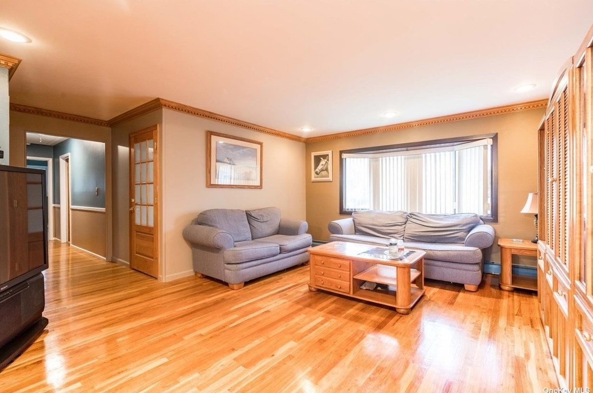 1705 White St, North Bellmore, NY 11710
