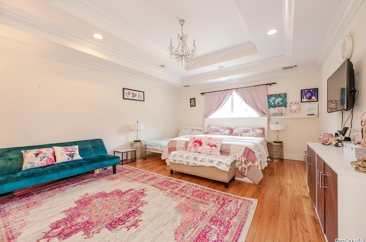 117 Parkway Dr, East Hills NY  11577-2707 exterior