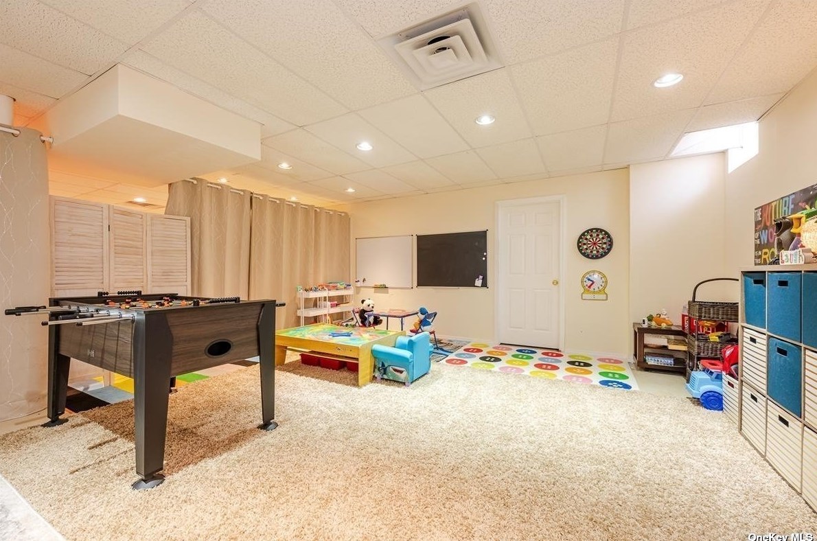 117 Parkway Dr, East Hills NY  11577-2707 exterior