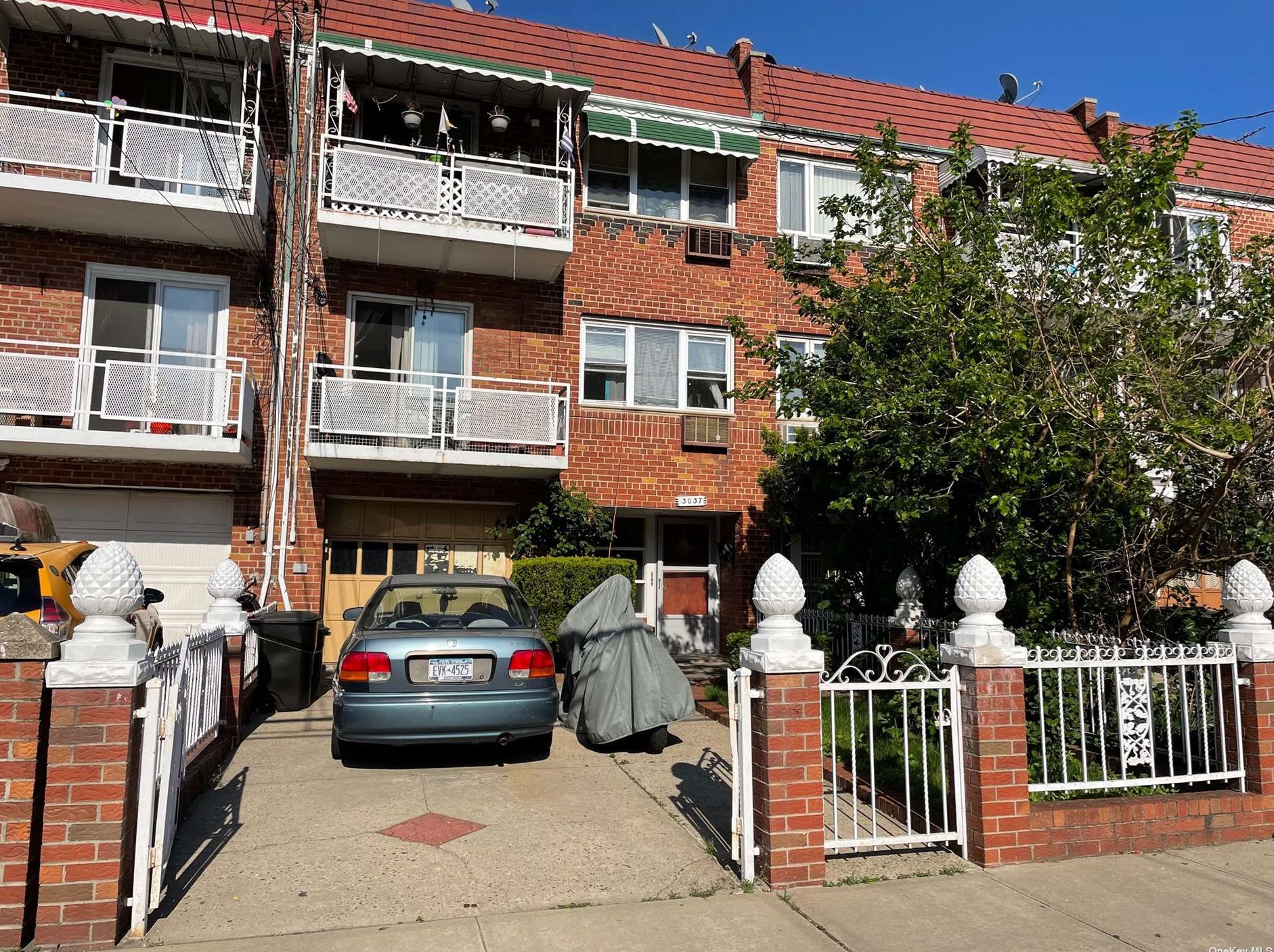 30-37 71st St, Flushing, NY 11370-1005