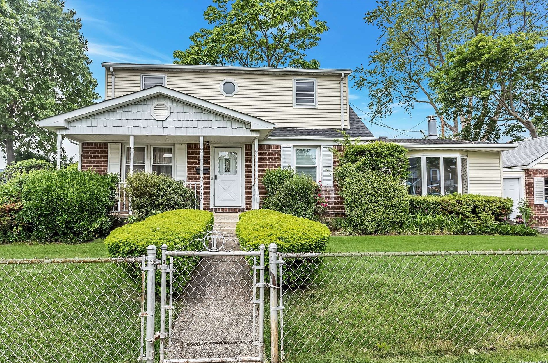 2445 Jefferson St, Hempstead, NY 11554-2626