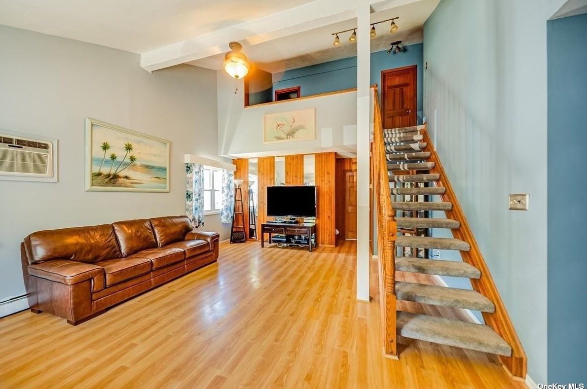 7 Forte Ave, Gordon Heights, NY 11763-4404