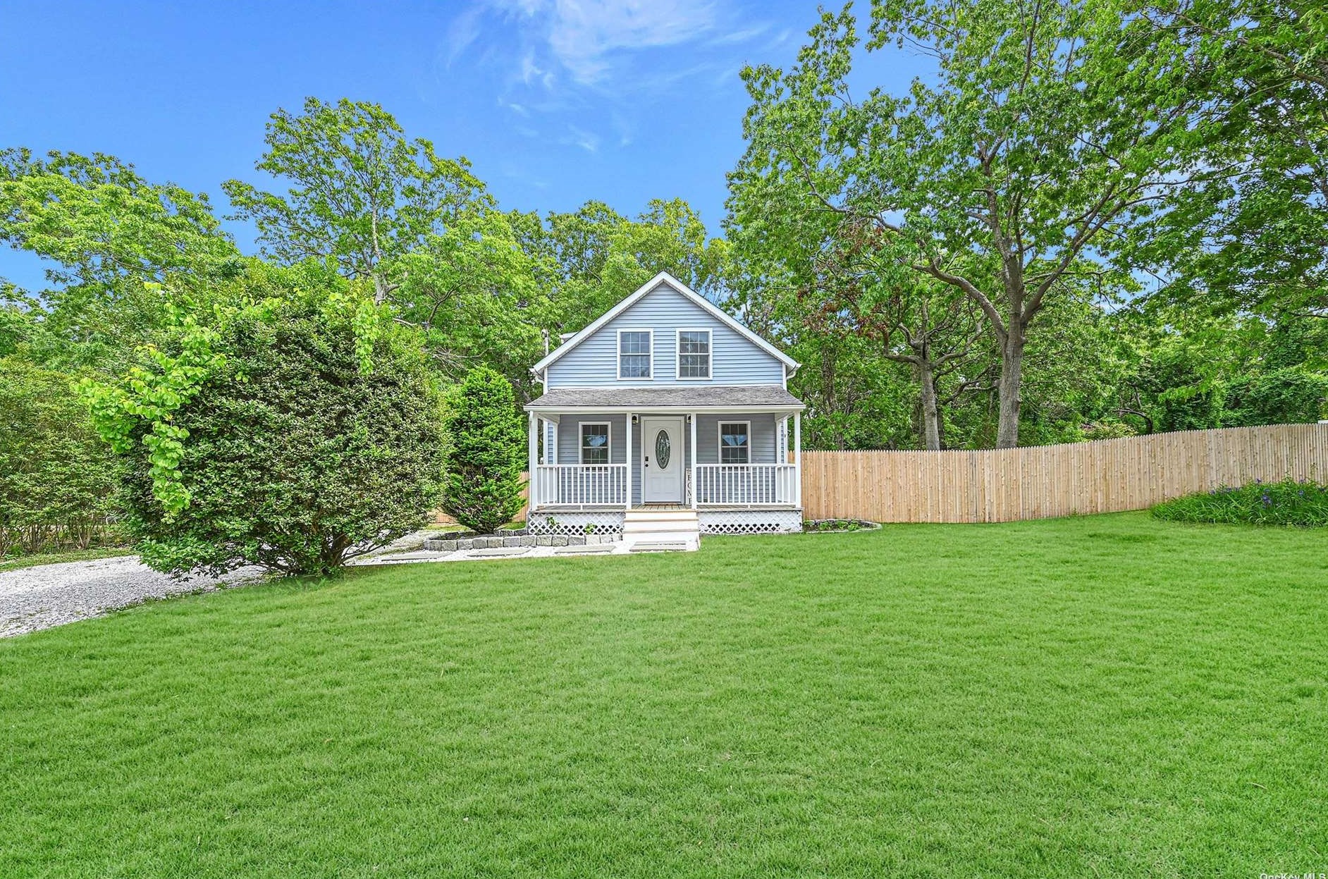 35 Oak Dr, Northampton, NY 11901