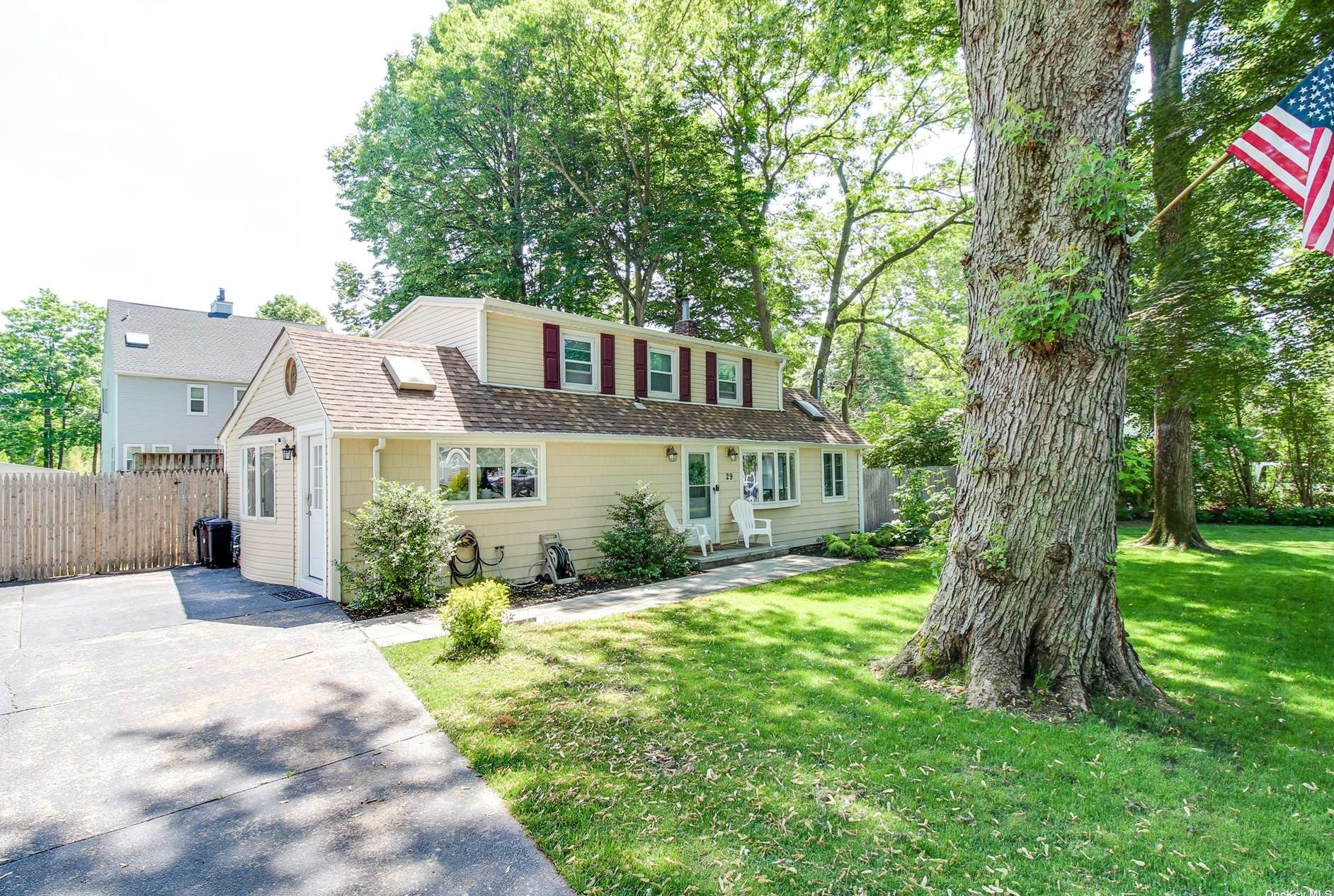 29 Tuckahoe Rd, Scotts Beach, NY 11789