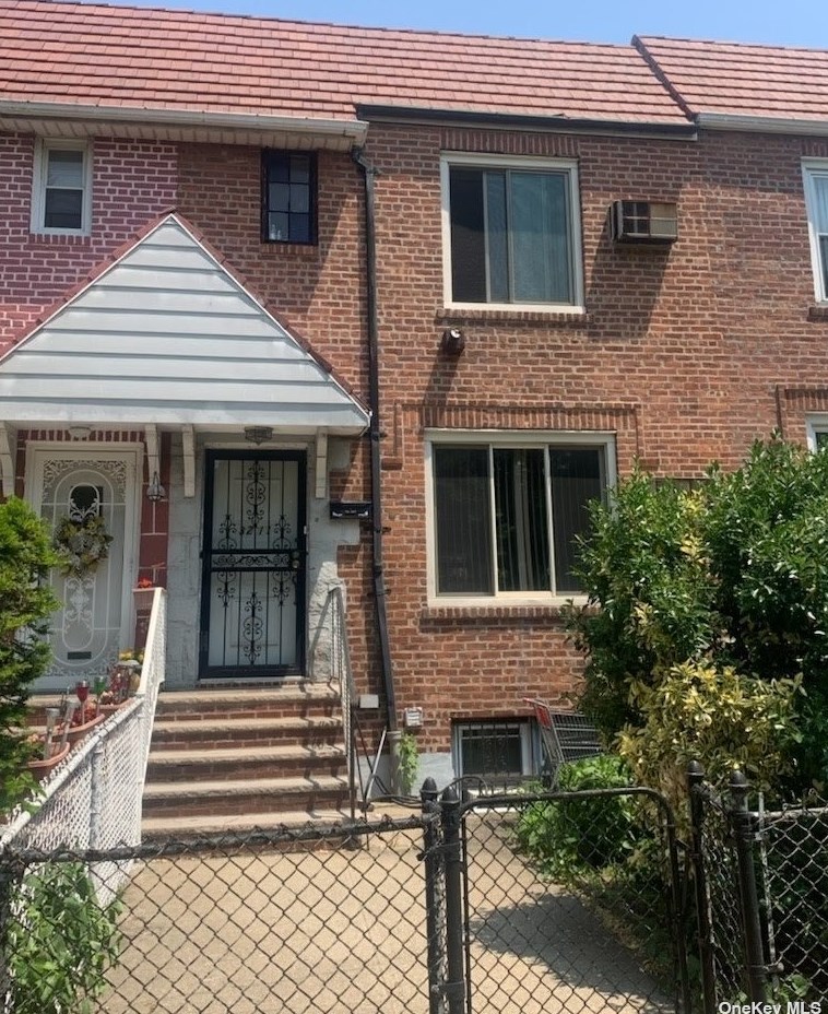 32-11 76th St, Flushing, NY 11370-1223