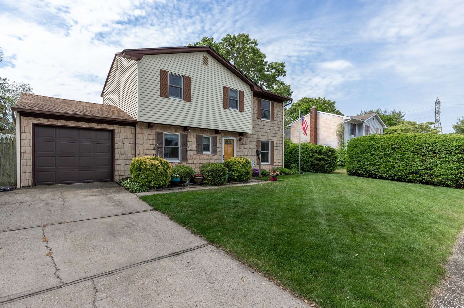 6 Alden Ln, South Setauket, NY 11720