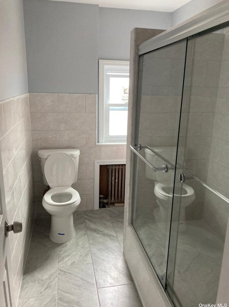82 Ludlam Ave, Floral Park, NY 11003