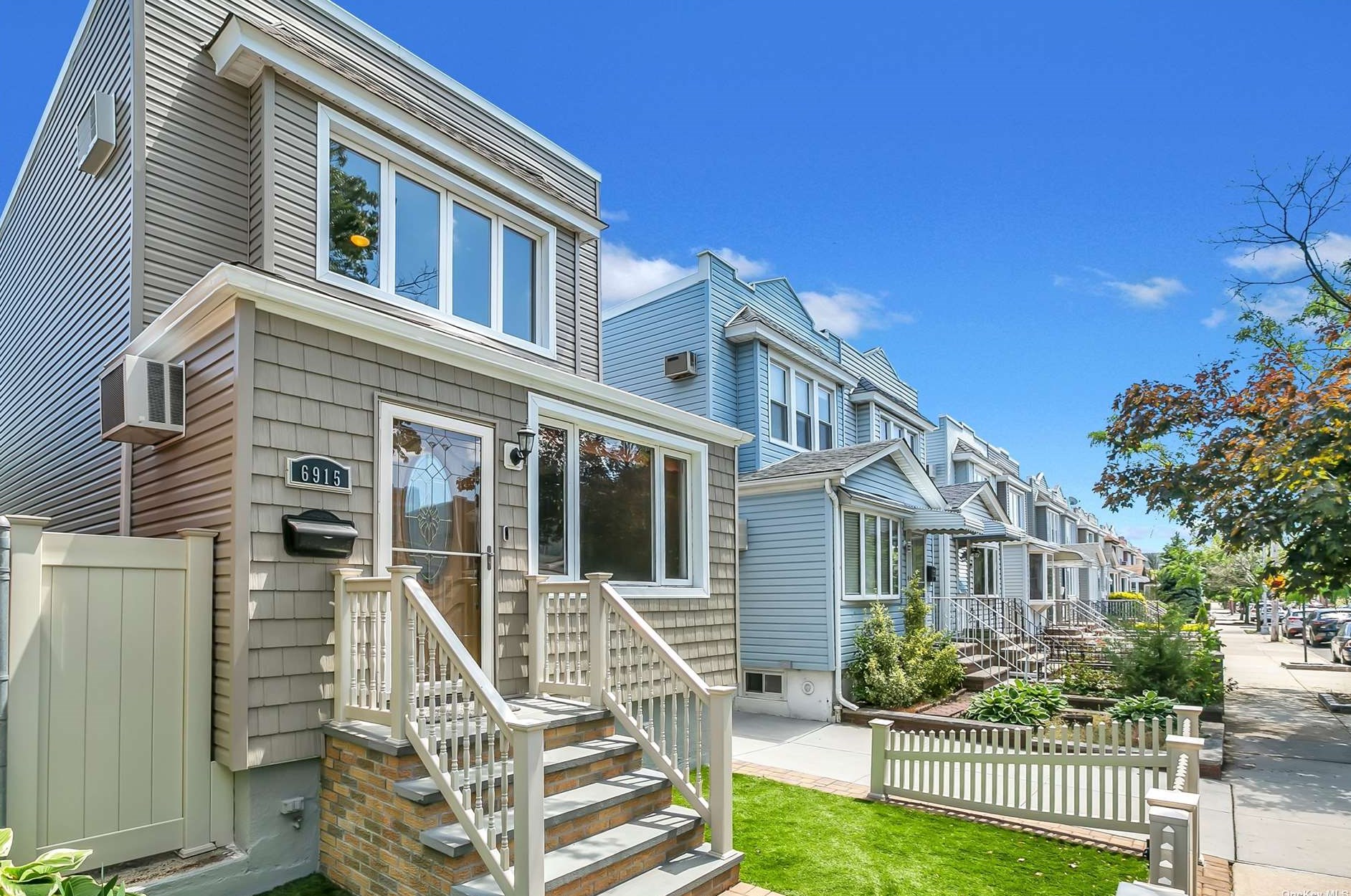 69-15 68th St, Flushing, NY 11385-1239