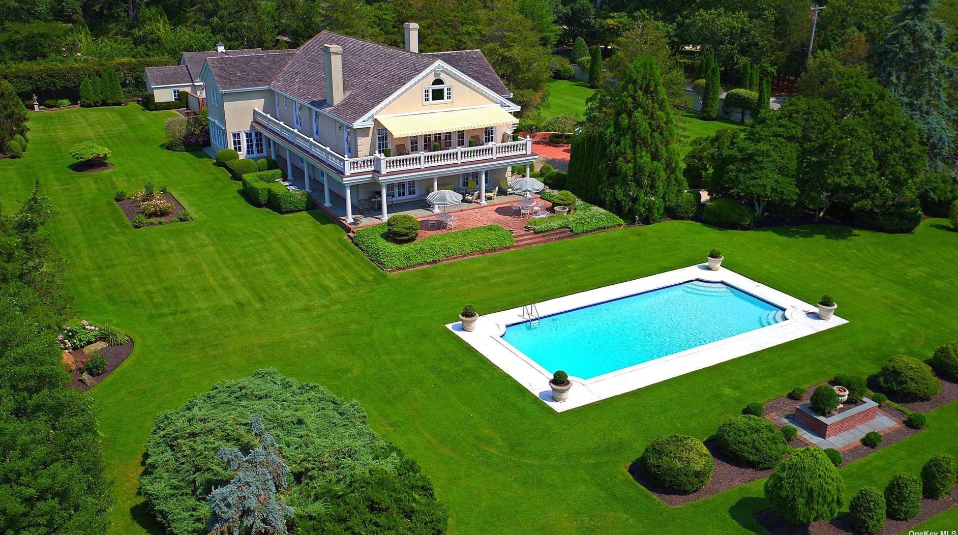 19 Delafield St, West Hampton Beach, NY 11978