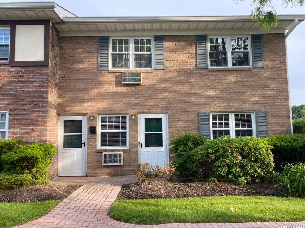 34 Springwood Dr #2, Babylon, NY 11703