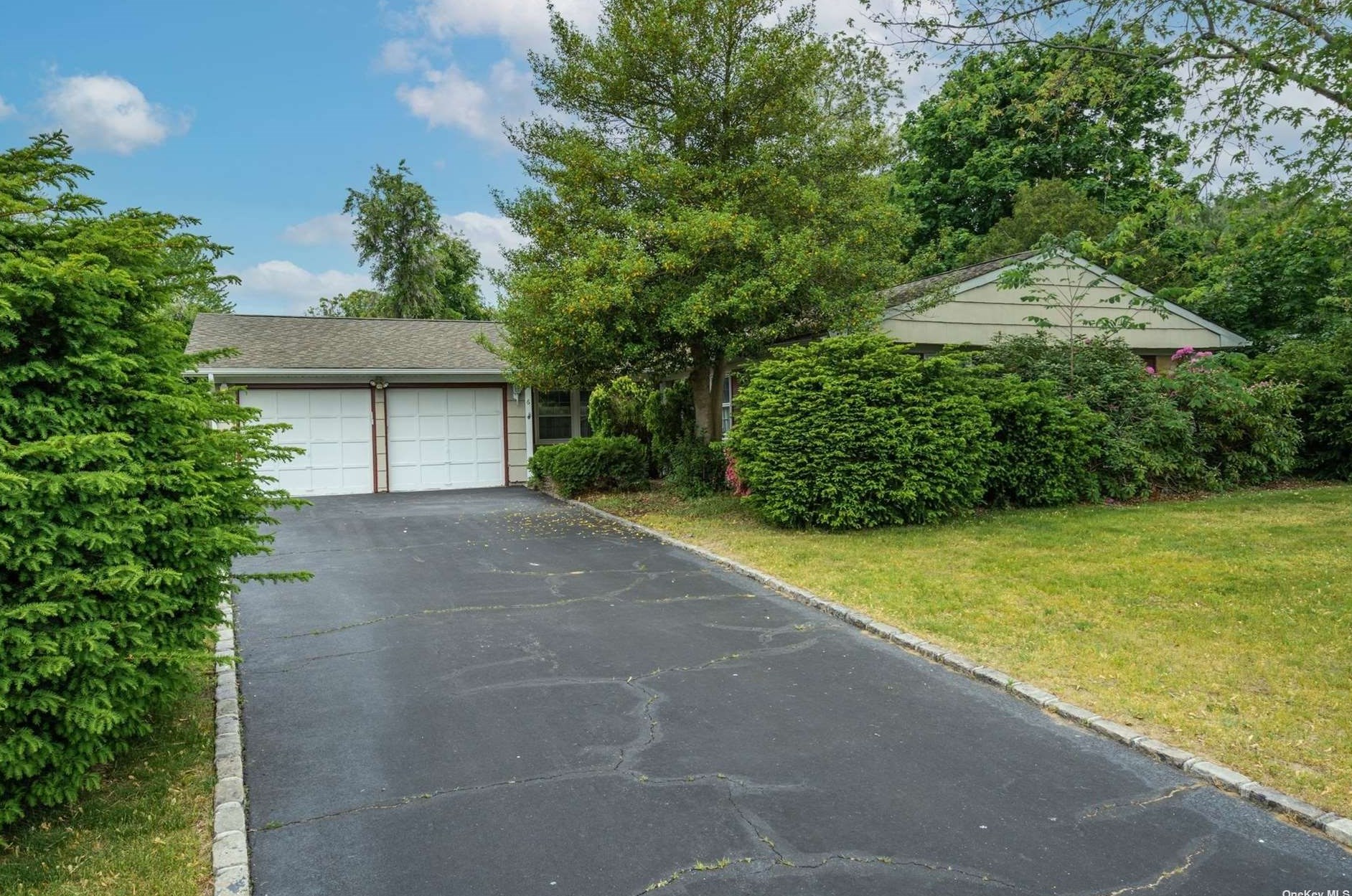 6 Segatogue Ln, South Setauket, NY 11720