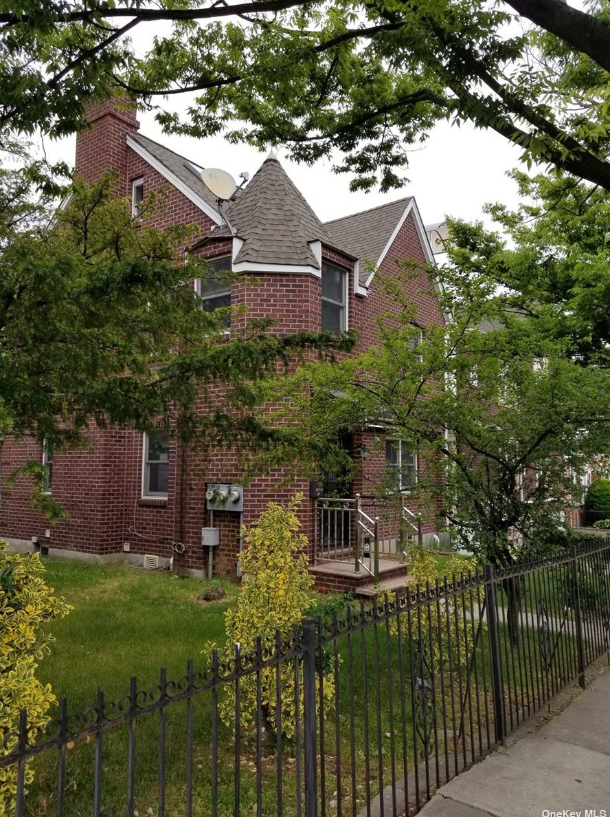 146-05 58th Rd, Flushing, NY 11355