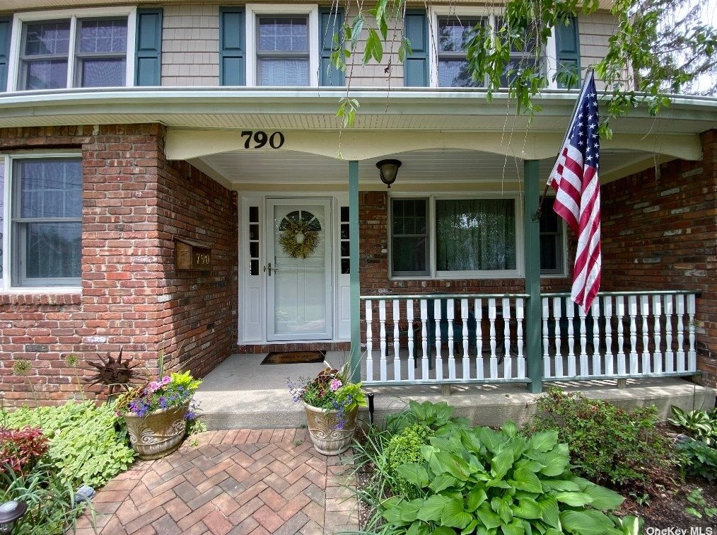790 Glen Cove Ave, Muttontown, NY 11545