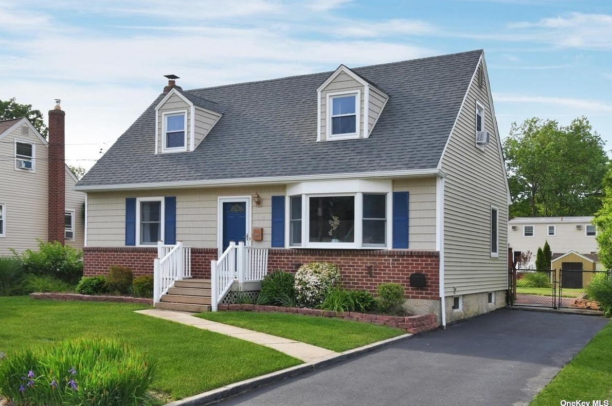 612 3rd Ave, Elwood, NY 11731