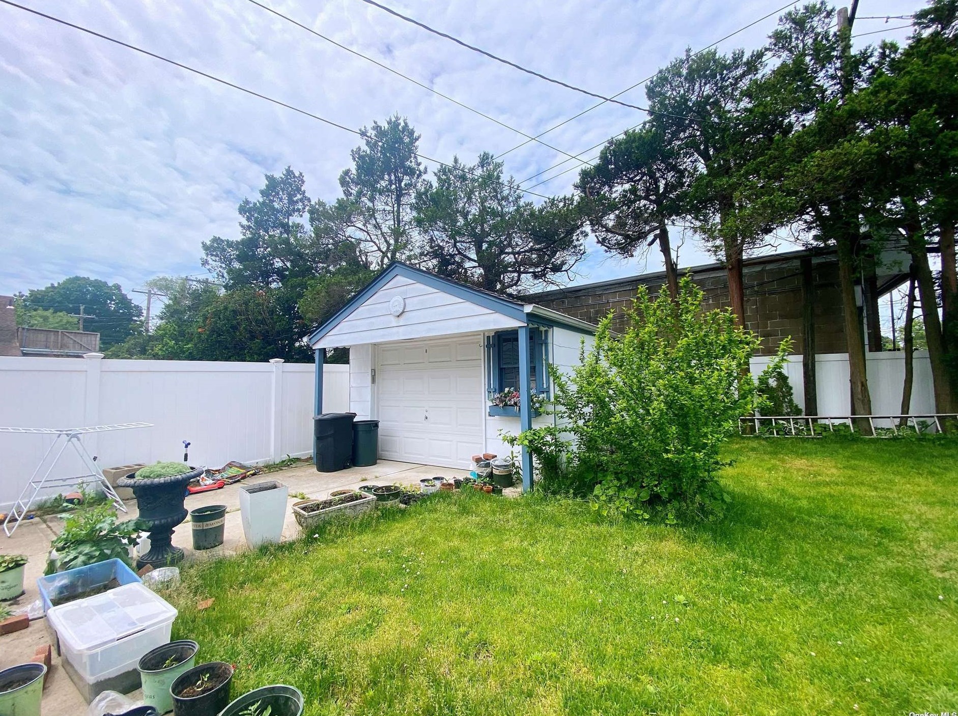 16 Aster Ave, North Merrick NY  11566-1104 exterior